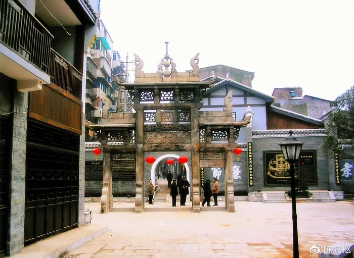 Photograph of the Xiwenmiaoping stone archway